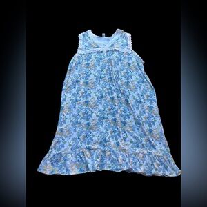 ✨Blue floral lace nightgown with ruffled hem and lace trim✨